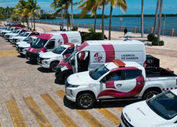 Presenta Mara Lezama nuevas unidades móviles para emisión de licencias