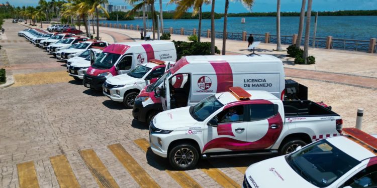 Presenta Mara Lezama nuevas unidades móviles para emisión de licencias