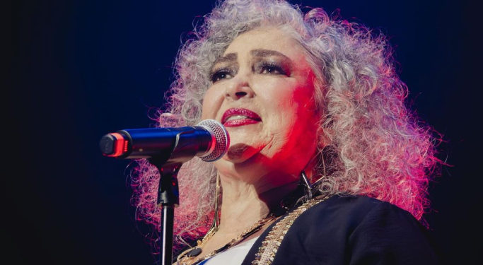 Amanda Miguel indignada tras sufrir un robo en su concierto por Colombia