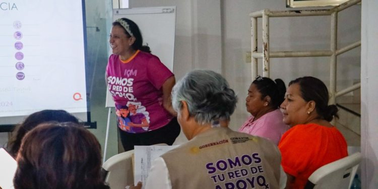 Con intenso trabajo de territorio, acercamos los servicios a las mujeres en colonias de Chetumal: IQM