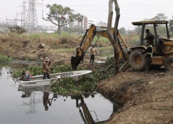 Desazolve en escotadura El Censo para mitigar inundaciones en Villahermosa