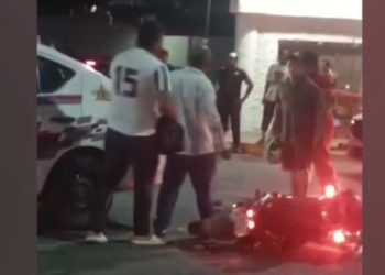 Trifulca surge tras choque entre taxi y motocicleta en Paseo Tabasco