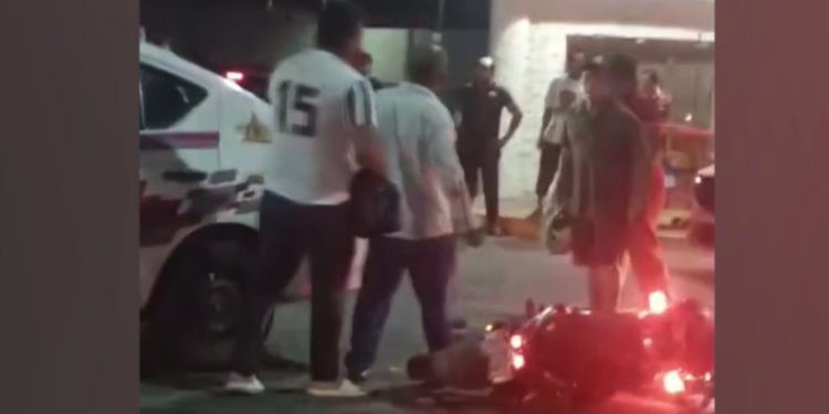 Trifulca surge tras choque entre taxi y motocicleta en Paseo Tabasco