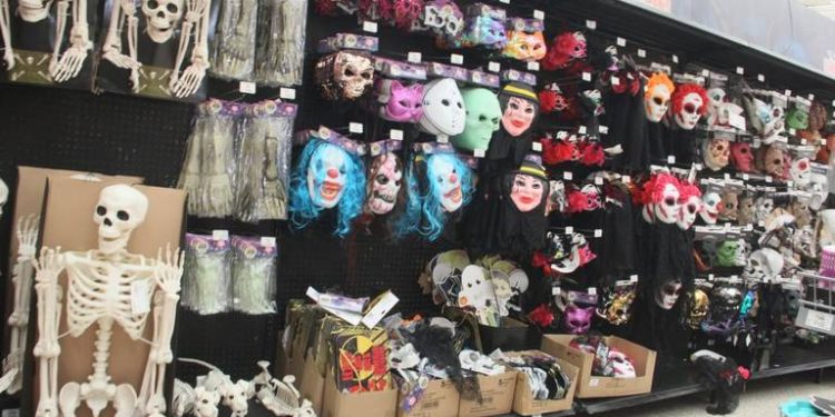 Comercios de Tabasco se preparan para Halloween y Día de Muertos
