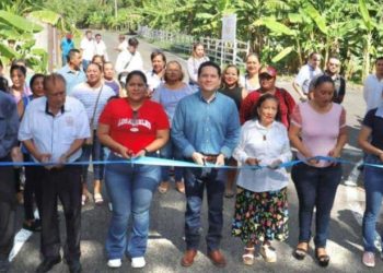 Inauguran camino en Huacapa y Amestoy, Cunduacán