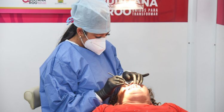 Atiende “Salud para tod@s” a población de José María Morelos, Bacalar e Isla Mujeres: SESA