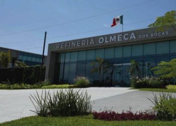 Expertos cuestionan la operación de la Refinería Olmeca ante falta de reporte de salida de gasolinas