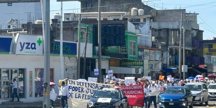 Trabajadores del Poder Judicial Federal instalan campamento de protesta en Atasta