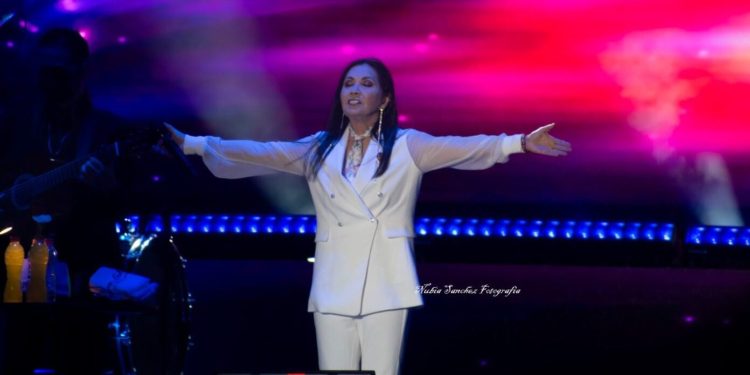 Ana Gabriel festeja 50 años de su carrera artística