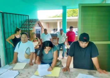 Refuerzan la regularización de predios en Mahahual, beneficiando a las familias locales