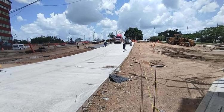 Avanzan trabajos de instalación de tuberías y pavimentación en Paseo Tabasco y Periférico