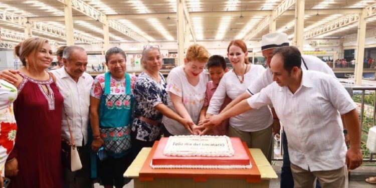Celebra la alcaldesa Aura Medina Cano en el mercado Pino Suárez el Día del Locatario