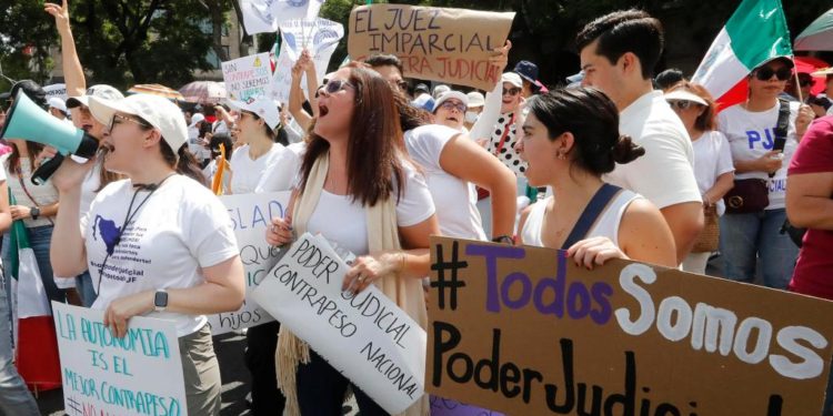 AMLO se lanza contra quiénes critican la reforma al Poder Judicial