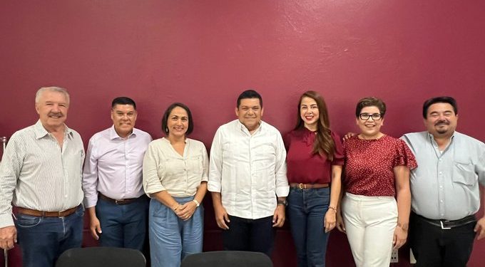 Javier May se reúne con diputados federales electos de Tabasco para discutir proyectos prioritarios