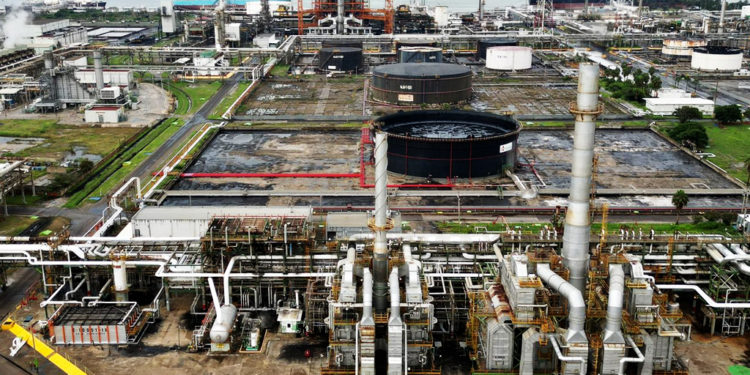 Pemex asegura que la Refinería Olmeca no representa riesgo ambiental, pese a denuncias de pobladores