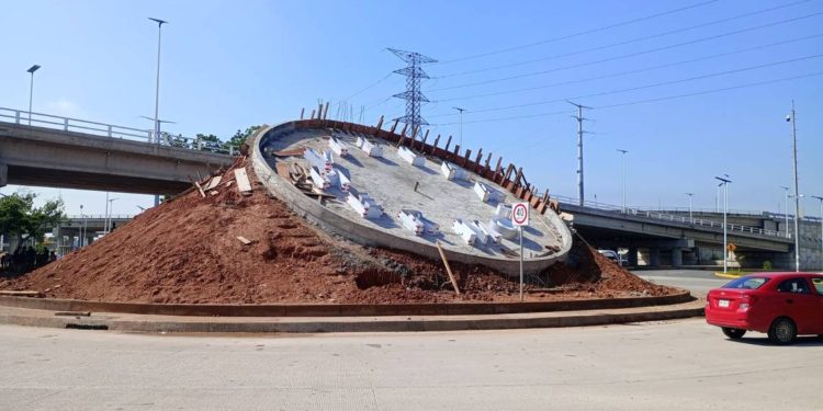 Colocan letras al Reloj Floral en Guayabal