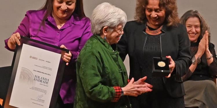 Galardonan a fotógrafa tabasqueña Yolanda Andrade con Medalla Bellas Artes 2024