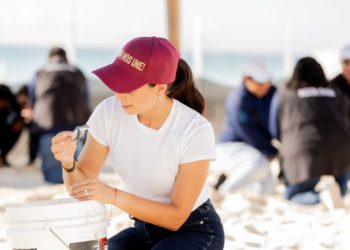 Garantiza Ana Paty Peralta protección de tortugas marinas