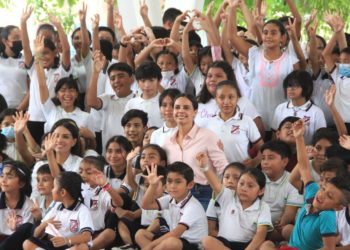 Ana Paty Peralta transforma las oportunidades de niñas, niños y adolescentes