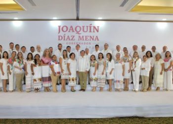 Huacho Díaz Mena presentó su gabinete ampliado