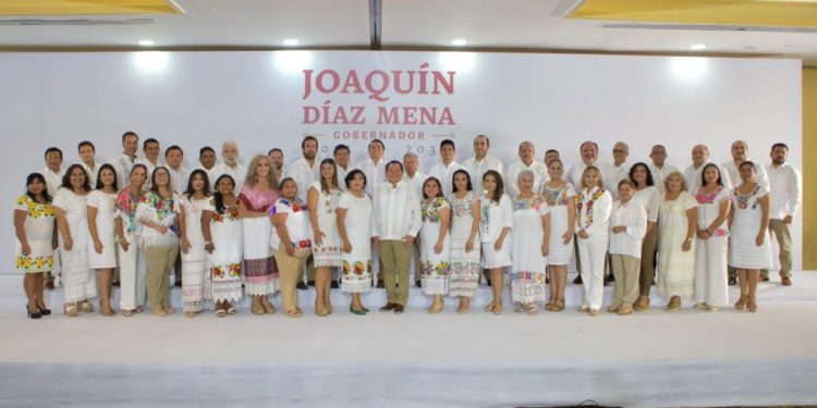 Huacho Díaz Mena presentó su gabinete ampliado