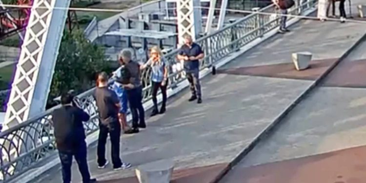 Jon Bovi Jovi, cantante estadounidense salva a una mujer tras intentar saltar desde un puente en Nashville