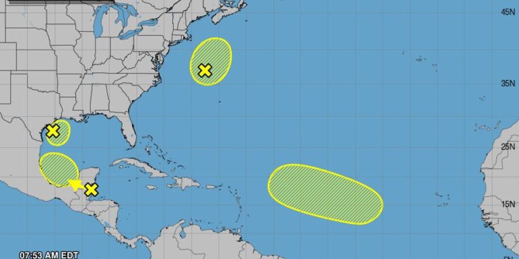 Prevén cielo nublado durante el día con lluvias puntuales intensas en Quintana Roo