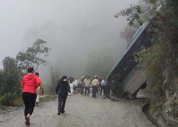 Grupo de turistas entre ellos mexicanos sufren aparatoso accidente en Perú