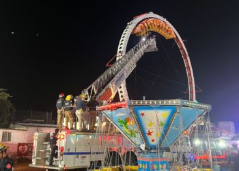 Pánico tras falla durante juego mecánico en Jalisco