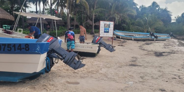 Habitantes de Akumal se preparan ante la llegada de la tormenta tropical «Helene»