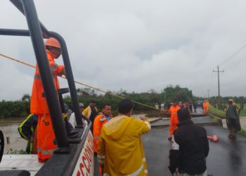 Rescatan a 3 mil personas en zonas inundadas tras el ciclón ‘Jhon’ en Guerrero