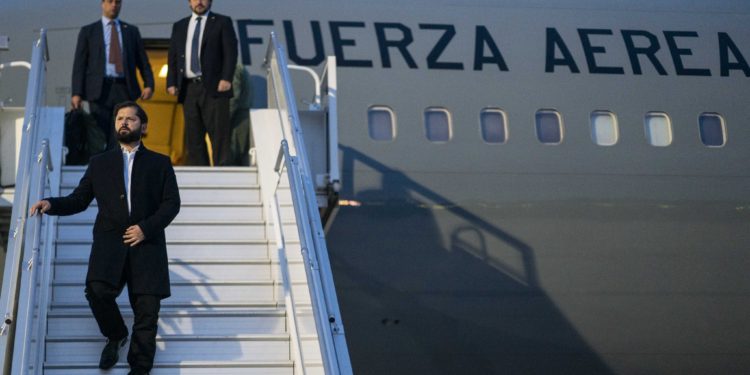Llega a México Gabriel Boric, presidente de Chile para toma de posesión de Claudia Sheinbaum