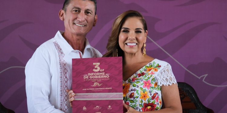 Acompaña Mara Lezama al presidente de Bacalar, José Alfredo Contreras Méndez, en el Tercer Informe de Gobierno Municipal