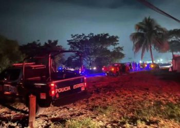 Incendio consume cajas de tráileres en predio cercano al Centro Tutelar