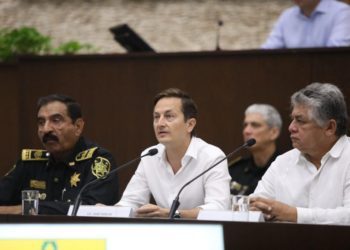 Comparecen ante Diputados Locales funcionarios del Gobierno del Estado