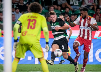 Guillermo Ochoa es elogiado por la Liga de Portugal pese a a goleada del AVS