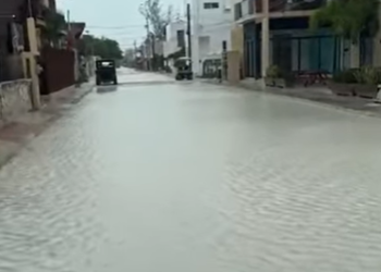 «Helene» deja severas inundaciones en la isla de Holbox