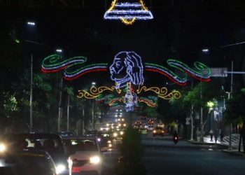 Iluminan avenidas y edificios públicos de Villahermosa por fiestas patrias
