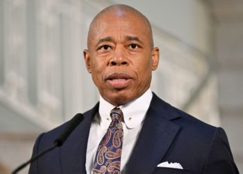 Eric Adams, alcalde de Nueva York es acusado de fraude y corrupción