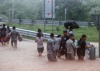 Más de 25 mil militares atienden a los afectados del huracán «John» en Guerrero: AMLO