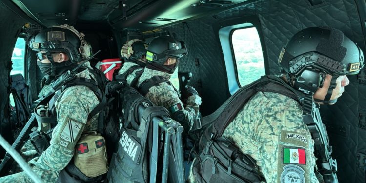 Helicóptero de Sedena realiza sobrevuelos en Villahermosa