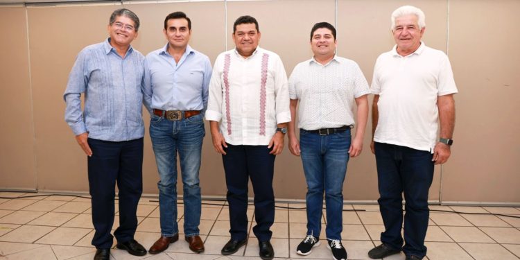 Javier May se reúne con alcaldes electos de MC y PT; promete gobernar sin exclusiones