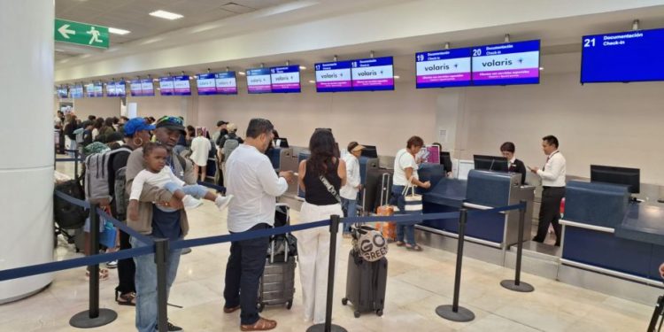 Reportan 69 vuelos cancelados tras su paso de la tormenta ‘Helene’ en Quintana Roo