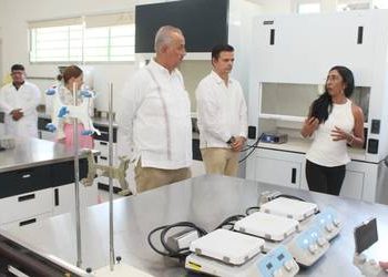 Inaugura Carlos Merino Laboratorio de Análisis de Alimentos de CIISPALMA