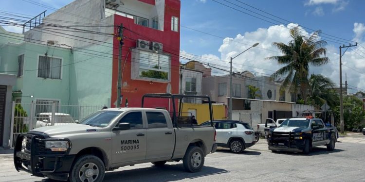 Retienen a un hombre por más de dos horas en una veterinaria de Cancún