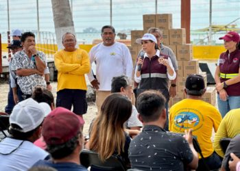 Supervisa Mara Lezama el desahogo de calles y entrega apoyos a pescadores, tras el paso de “Helene”