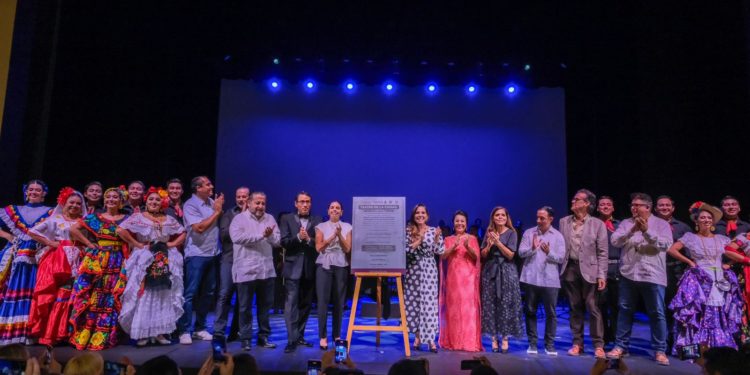 Inaugura Mara Lezama el Teatro de la Ciudad de Cancún, un espacio para la cultura, la paz y la reconstrucción del tejido social