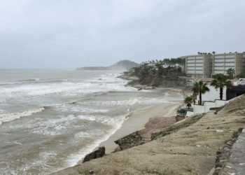 Tormenta tropical Ileana azota el sur de Baja California