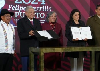 AMLO firma reformas constitucionales de los pueblos indígenas y Sedena en último sexenio