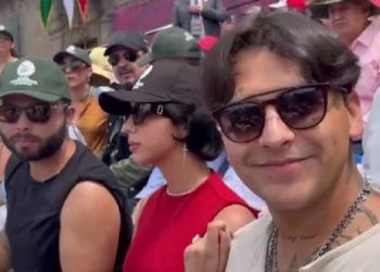 Usuarios critican la actitud de Ángela Aguilar durante el desfile militar en CDMX